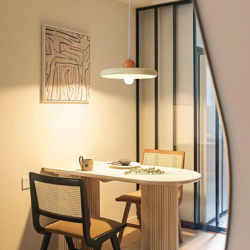 French Flying Saucer Chandelie - đánh giá và giá Desk Setup Minimalist